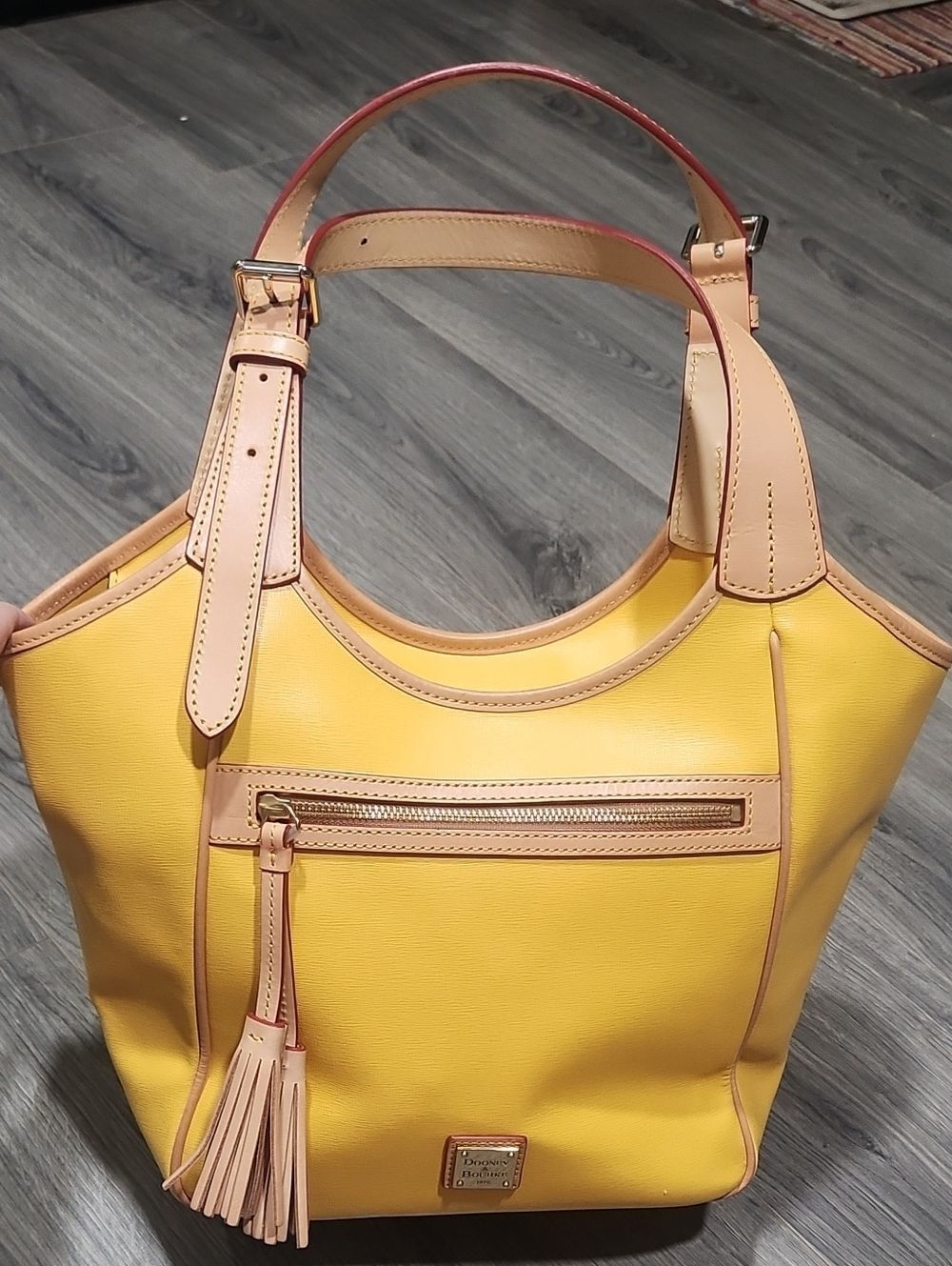 EUC LIKE NEW Dooney & Bourke Maddie Yellow LG Shoulder Tote with Tan Trim